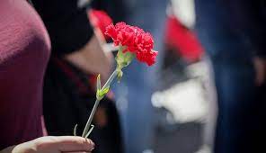 Η πρωτομαγιά του 2020 είναι επίσημη αργία και «πέφτει» για φέτος παρασκευή, που σημαίνει ότι πολλοί θα έχουν ένα νέο τριήμερο για να ξεκουραστούν μετά τις διακοπές του πάσχα. Prwtomagia 2020 Ti Isxyei Fetos Me Thn Ergasia Newsique Gr