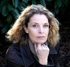 The video was filmed at a small club in havana, during the bands trip for the gran teatro show!in 2005, simply. Isabelle Renauld Imdb
