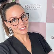 Devon Bowes's Instagram, Twitter & Facebook