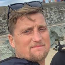 Hero motorist 'talked down' man threatening to jump from motorway gantry