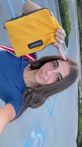 abby also speaks spanish