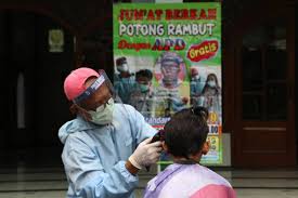 Apabila sobat mengalami mimpi ini, maka hal ini merupakan sebuah pertanda baik. Jumat Berkah Suyadi Gratiskan Cukur Rambut Di Surabaya Okezone Muslim