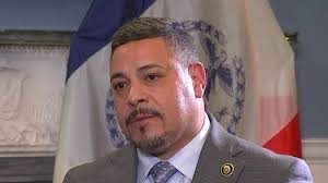 Hablamos con el nuevo comisionado de NYPD (el primero latino): así piensa  combatir el crimen en la ciudad