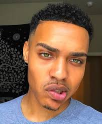 Desmond Lau (desmondpuo)