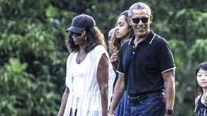 Für die eltern sei es ein genuss, so viel extrazeit mit ihnen zu haben, sagte. Us Prasident Am Strand Familie Obama Macht Urlaub In Europa