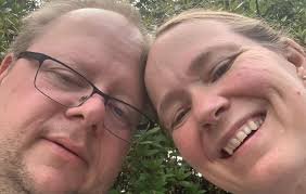 Kræftsygdom tvang familie til at aflyse ferie: 'Nu er Detur helt holdt op  med at svare, så vi ved ingenting'