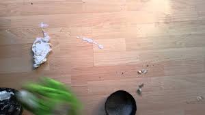 # spachteln von dübel löcher. How To Clean Paint From Laminate Einfach Farbe Vom Laminat Losen Youtube