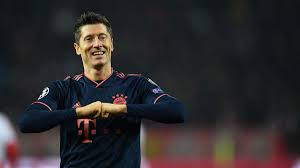 Cinq joueurs de la fameuse équipe autrichienne sont incorporés au onze allemand. Bundesliga En Allemagne Les Joueurs Preparent Des Celebrations De But Sans Contact Eurosport