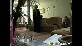 زوجها يشك فيها فوضع كاميرا خفية في غرفة نومه وصورها و عشيقها ينيكها وتصرخ من المتعة الفيديو الإباحية