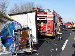 Sua figlia, una ragazzina di 14 anni. Incidente A1 Valmontone Maxi Tamponamento Sulla Roma Napoli Corriere It