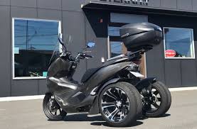 Sementara trasporto tevere menawarkan kapasitas yang lebih besar. Honda Pcx Berubah Wujud Jadi Roda Tiga Tampilannya Jadi Sangar Mobimoto Com