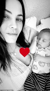 Channing tatum und jenna dewan: Jenna Dewan Ist Uberfullt Mit Liebe Wie Sie Zartlich Wiegen Sie Ihr Nickerchen Baby Junge Callum Aktuelle Boulevard Nachrichten Und Fotogalerien Zu Stars Sternchen