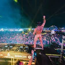 I'll DJ naked”: Lil Texas Shows Us a Wild Time at Electric Daisy Carnival