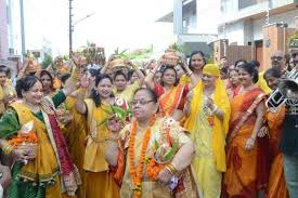 कलश यात्रा के साथ श्रीमद् भागवत कथा का शुभारंभ, बैंड बाजों के साथ निकली  यात्रा - Times of Taj