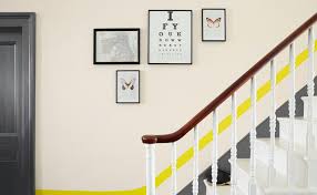 Wandgestaltung für flur & diele: Treppenaufgang Gestalten Und Die Wand Im Flur Mit Stil Hervorheben