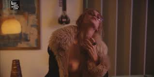 Marina Ruy Barbosa nua e pelada em cena da série “Rio Connection” -  TRETA.COM.BR