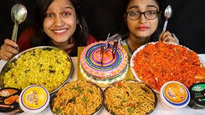 BIG VS SMALL SPOON FOOD CHALLENGE