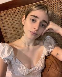 Jo Rosenthal's Instagram, Twitter & Facebook