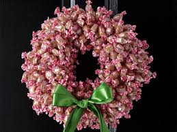 70 Unique And Unusual Christmas Holiday Wreaths Saturday Inspiration Ideas Bystephanielynn Fun Christmas Decorations Holiday Wreaths Christmas Wreaths Diy