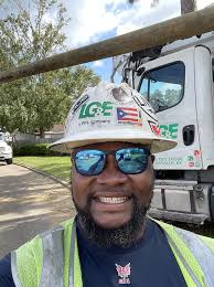 Electricians Trying to Restore Power in New Orleans Battle Ticks,  Alligators