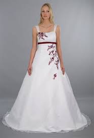 Unnachahmlich, leichte und komfortable brautkleider begeistern in femininen silhouetten. Brautkleid Modell Eva Rote Stickereien Kleid Hochzeit Braut Kleider