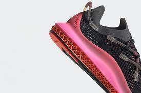 Ia menggunakan teknologi kusyen kasut yang memberikan anda pulangan tenaga yang tinggi semasa berlari menggunakan kasut ini. Kotak Kasut Adidas
