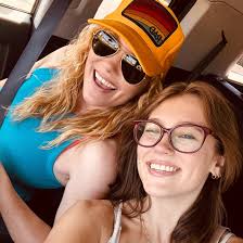 𝐊𝐚𝐫𝐢 𝐃𝐮𝐧𝐧 (@agent.kari) • Instagram photos and videos