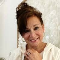 Leslie Haws's Instagram, Twitter & Facebook