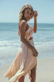 Stylish Fashion Beach Outfit Ideas45 Clothing Travelclothing Packing Packingtips Summerclothin Beach Photoshoot Beach Photography Poses Summer Photoshoot