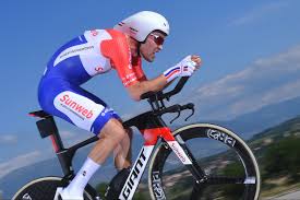 Tom dumoulin won the 100th edition of the giro d'italia in sensational style on sunday to make dumoulin, who finished 17secs behind van emden, had to watch nervously as quintana, wearing the. Dumoulin Hammers Rivals To Take Giro Lead Cycling