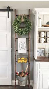 Mi Piace Il Grigio Della Parete Con La Cucina Bianca Ed Il Top Scuro Kitchen Wall Decor Farmhouse Kitchen Decor Kitchen Decor