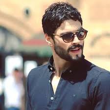 Buna ziua ! Am observat ca la noi in sudul tarii majoritatea invelesc casa  cu tabla ,tigla metalica. Eu doresc si am proiectul cu tigla ceramica si  banuiesc ca o sa fie