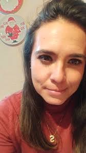 🎄✨ Feliz Navidad ✨🎄 Este año me enseñó a ir más despacio, a escucharme y  a crecer desde lo real. Nada de eso hubiera sido igual sin mi familia, que  es mi