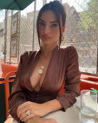 Emily o'hara ratajkowski (/ˌrætəˈkaʊski/, polish: Emily Ratajkowski Emrata Instagram Photos And Videos Emily Ratajkowski Style Emily Ratajkowski Fashion