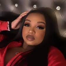 Roberta Winston's Instagram, Twitter & Facebook