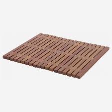 We love rugs in equal parts for their ability to liven up a room, and well, just the fact that they make things so darn cozy. Papua Badematte Habitat