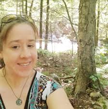 Who is a good dog groomer for bullies and hyper dogs in Rockford IL?