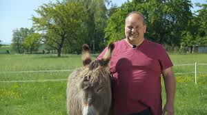 In bauer sucht frau zeigt rtl seit oktober 2005, wie landwirte auf der suche nach der großen liebe sind. Bauer Sucht Frau 2020 Die Bauern Als Kandidaten