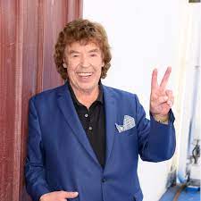 A medallion awarded annually by a professional. Schlager Uberraschende Neuigkeiten Von Tony Marshall Gala De