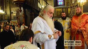 Το απόγευμα της κυριακής τελείται ο «εσπερινός της αγάπης», όπου σε πολλές γλώσσες διαβάζεται το ιερό ευαγγέλιο και διατρανώνεται παγκοσμίως η εποχή της αναστάσιμης ελπίδας η ανάσταση του χριστού είναι ο θεμέλιος λίθος της ορθόδοξης πίστης. Se Epta Glwsses O Esperinos Ths Agaphs Ston Iero Nao Toy Agioy Gewrgioy Sto Nayplio E3apsalmos