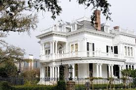Garden District White Mansion In Traditional Style In New Orleans Garden Distr Affilia New Orleans Garden District New Orleans Vacation New Orleans Travel