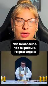 Caiu um cisco no meu olho… e deu um nó na garganta ouvindo o choro desse  vovô 😢🥹💔, O padre parou o missa, para abraçar esse senhor que recebeu a  notícia de que seu neto havia falecido.