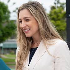 Laura Gerber's Instagram, Twitter & Facebook