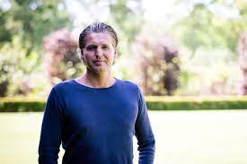 Ridder in de orde van de nederlandse leeuw is de derde graad van de orde van de nederlandse leeuw.ook de vrouwelijke leden worden 'ridder' genoemd. Van Den Hoogenbands Jonge Jaren Ik Trainde Keihard De Beloften Vpro