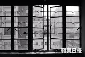 唐樓窗花的圖片搜尋結果 window frame utility pole frame