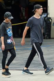 Looklive Discover Buy Latest Fashion Vanessa Hudgens How To Wear Mens Street Style