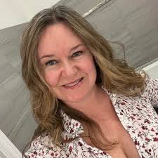 Debbie Hurley's Instagram, Twitter & Facebook