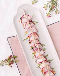 Les Petites Tomates Cerises Et Saucisses Cocktail Ca Va Pour Un Apero En Ete Avec Les Copains Sur La Terra Traiteur Mariage Creme Au Citron Oeufs De Poisson