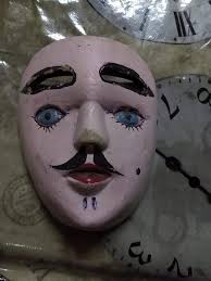 Máscara de Chore perteneciente al Maestro Fernando Mandujano, la conserva  desde niño cuando le fue regalada por su padre para que participara en el  Carnaval Zoque-Coiteco en 1989.