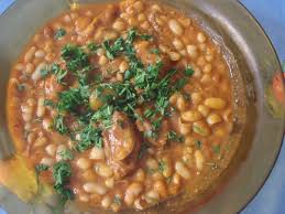 La loubia était à l origine un plat de pauvre comme beaucoup de plats de pauvre mais à nos jours la loubia c est un signe de luxe. Loubia Wikipedia